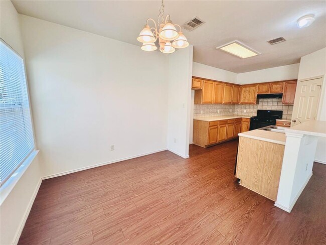 Building Photo - 1800 Tolstoy Cir