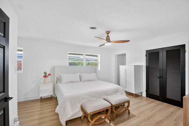 Building Photo - 1221 Singer Dr