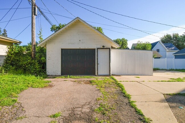 Building Photo - 1515 S Duluth Ave