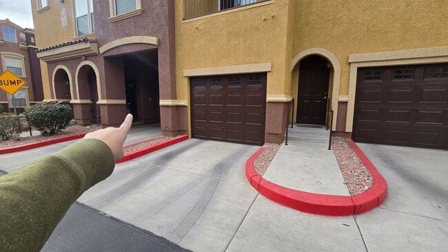 Building Photo - 3975 N Hualapai Way