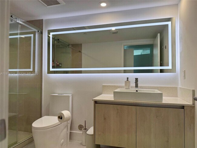 Building Photo - 13800 Highland Dr