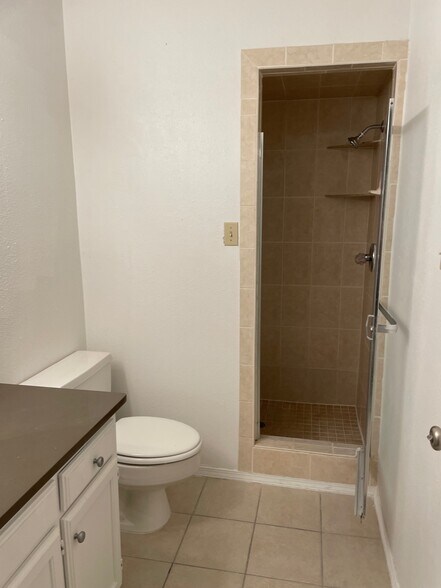 Building Photo - 3904 Clarke Ave