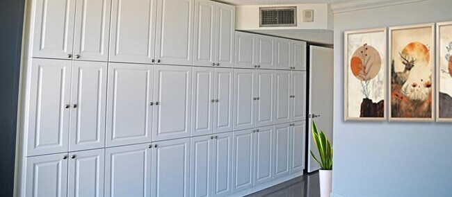 Building Photo - 531 N Ocean Blvd