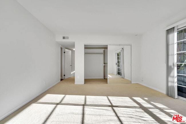 Building Photo - 2050 S Bentley Ave