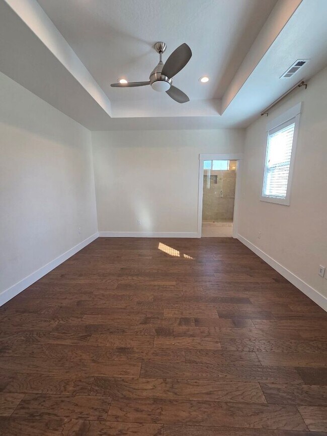 Building Photo - 479 E Hersey St