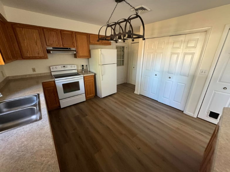 Building Photo - 268 Banning Rd