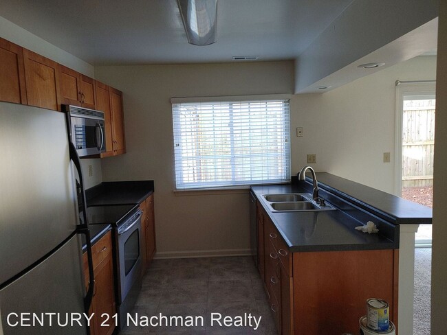 Building Photo - 2 br, 2.5 bath House - 676 Oleander Circle