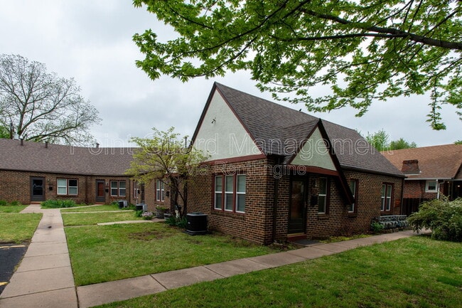 Building Photo - 621 N Broadview Ave