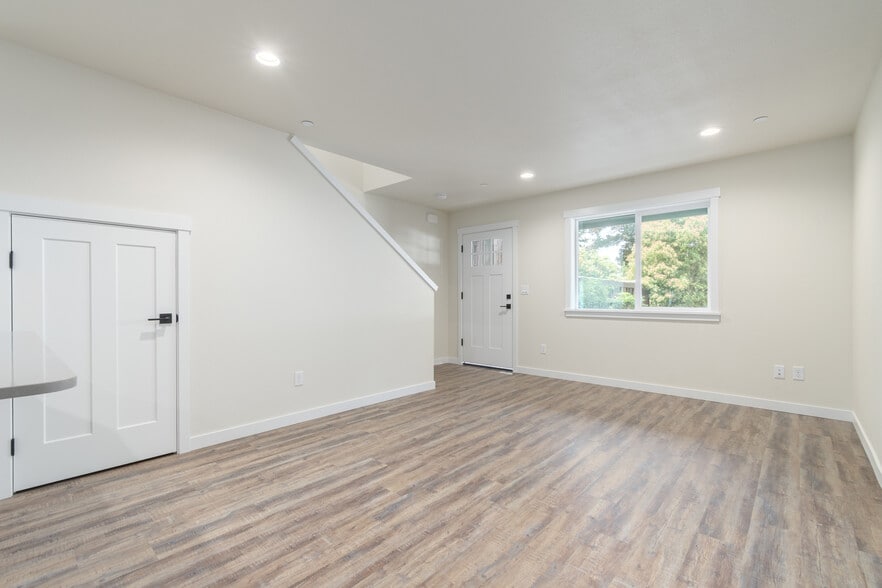Building Photo - 2104 Westwood Ln