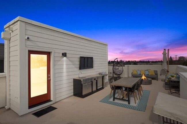 Building Photo - Newer Construction - Multi-Level Home with...