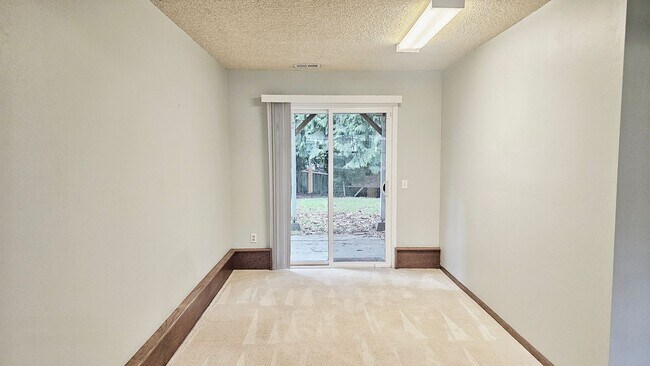 Building Photo - Charming 4 Bed 2 Bath Home in Wedgewood