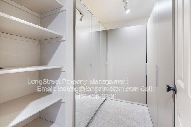 Building Photo - 10247 NW Village Heights Dr