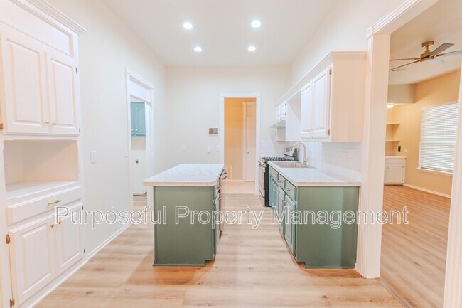 Building Photo - 1109 David Rd