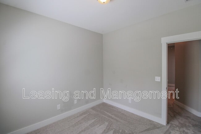 Building Photo - 328 Parish Farms Dr