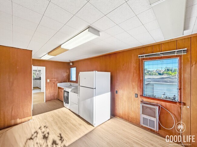 Building Photo - Beautiful 3BD/2BA W/ Private Pool, Garage, and A/C in Ocean Beach!