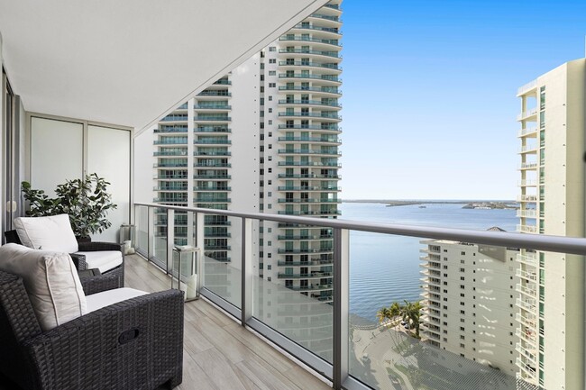 Building Photo - 1300 Brickell Bay Dr