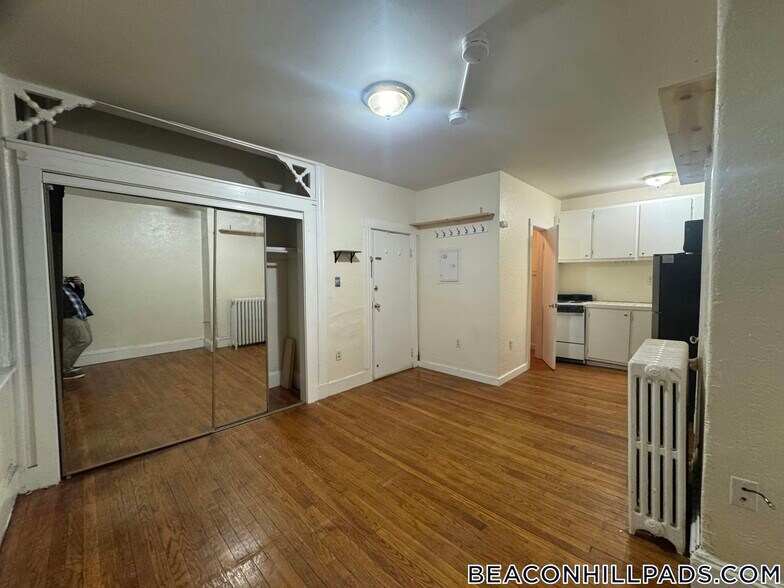 Building Photo - 72 Revere St