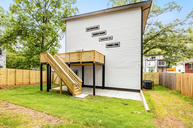 Back elevation - 1371 Lyle Ave