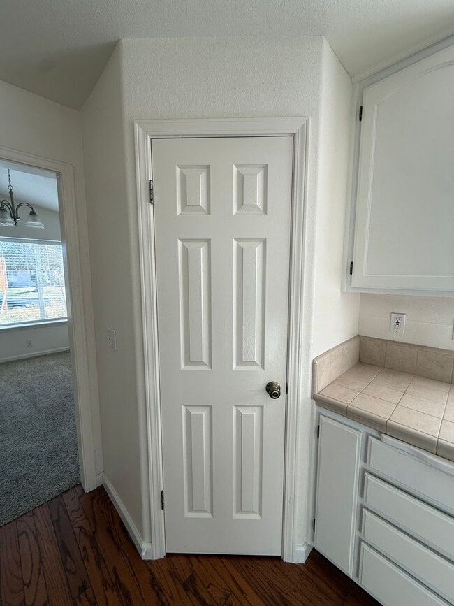 Building Photo - Rolling Hills Single Story Home Includes All Basic Utilities