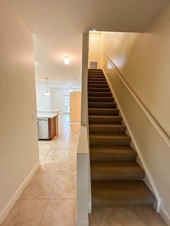 Building Photo - Woods Edge South #147