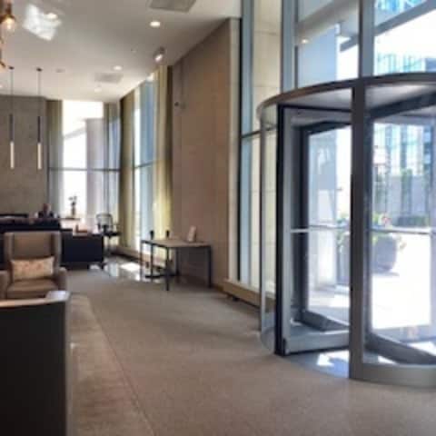 Building Photo - 450 E Waterside Dr