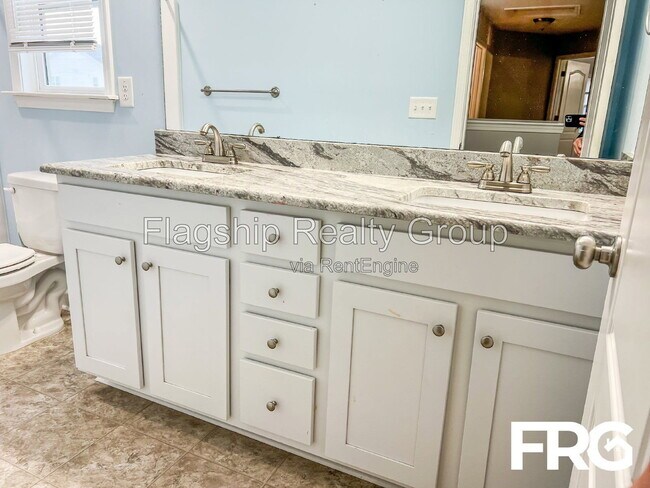 Building Photo - 491 Fallingbrook Dr
