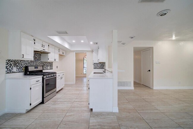 Building Photo - 10509 Doering Ln