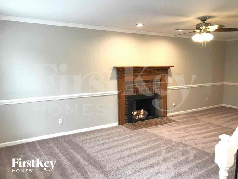 Building Photo - 3220 Ivy Creek Rd