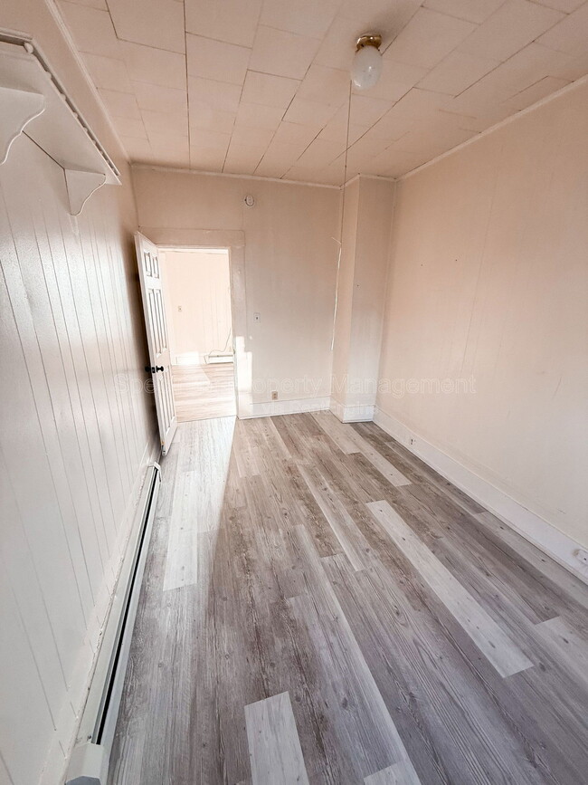 Building Photo - 22 Gold St