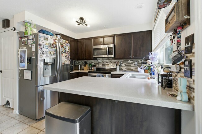 Building Photo - 913 S 1213 E