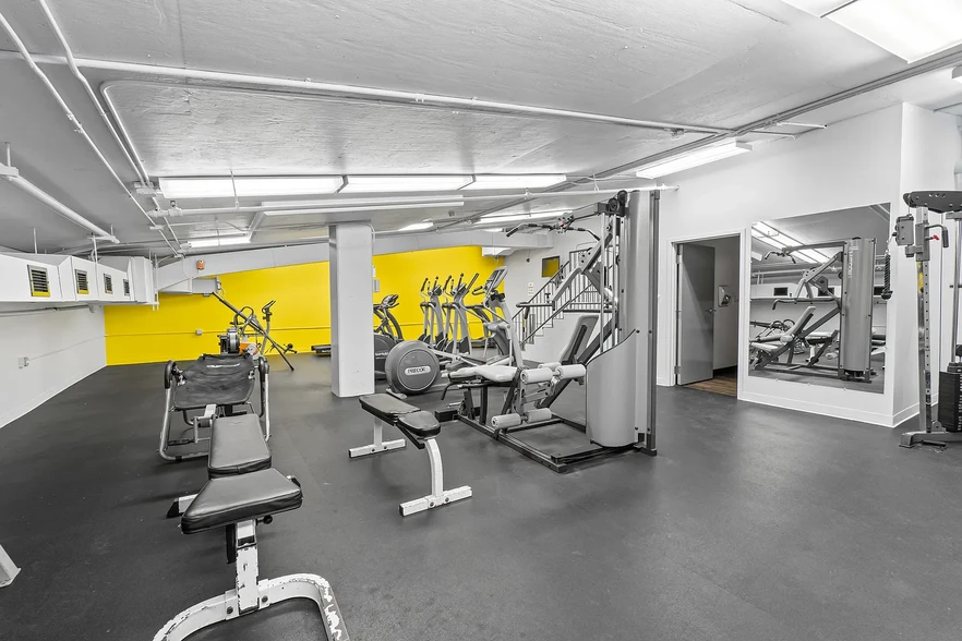 Gym - 221 E Cullerton St