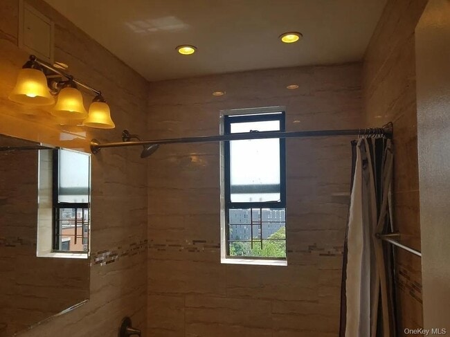 Building Photo - 2640 Marion Ave