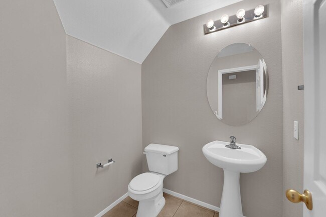 Building Photo - Large 4 bedroom home!  A must see!