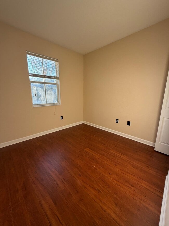 Building Photo - 4004 Shoma Dr