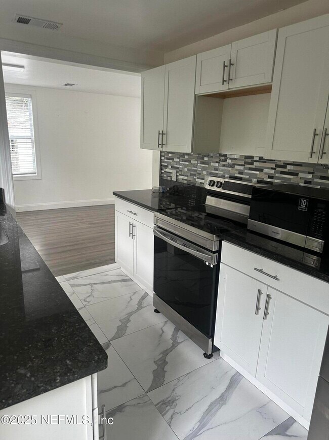 Building Photo - 8543 Fort Caroline Rd