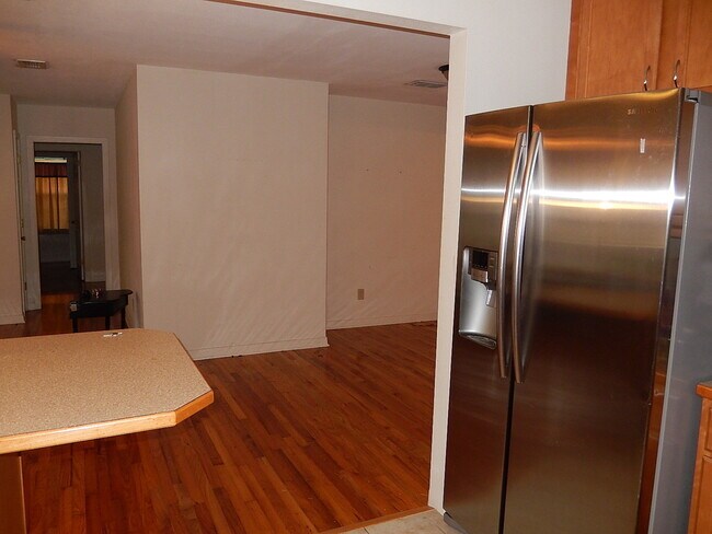 Building Photo - LOVELY 3/2 MIDTOWN House w/ Deck, Wood Flo...