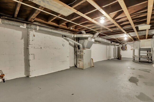Building Photo - 498-500 N Champion Ave