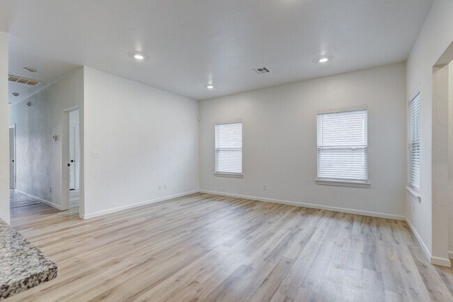 Building Photo - Stunning Brand New Duplex with Private Backyard in Edmond!