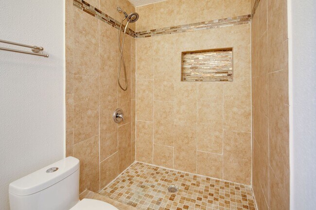 Building Photo - 3000 Longleaf Dr
