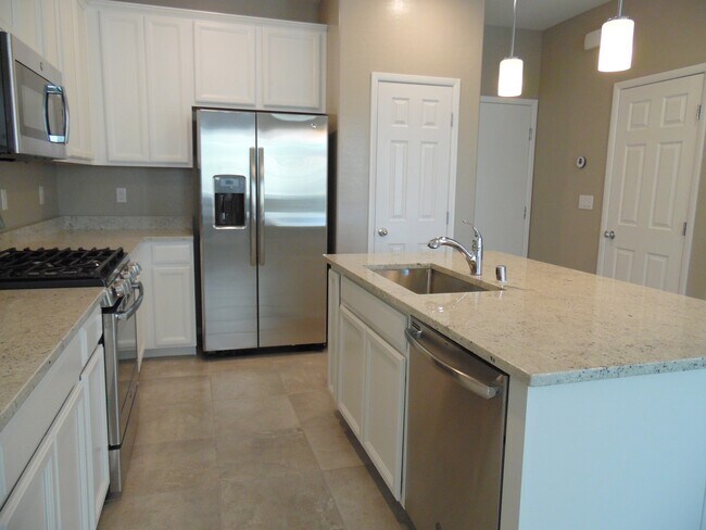 Building Photo - Mountains Edge Townhome