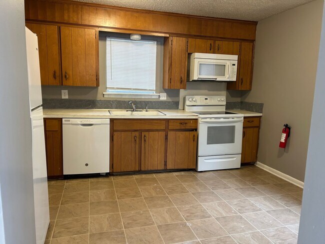 Building Photo - 4805 Hickory Ave