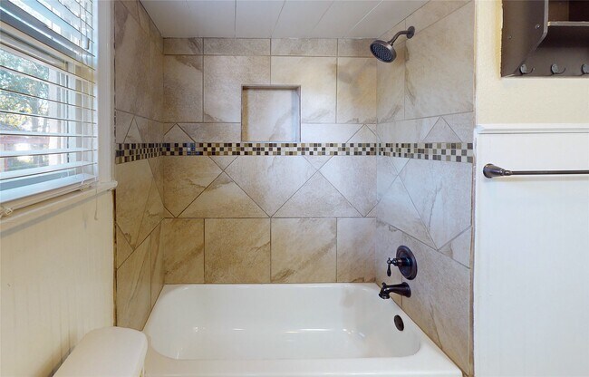 Building Photo - 511 Pearl St