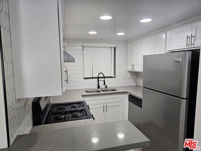 Building Photo - 1811 Malcolm Ave