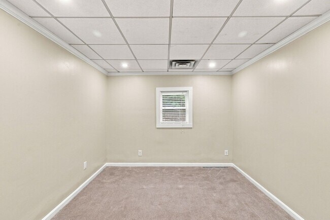 Building Photo - 324 Essex St