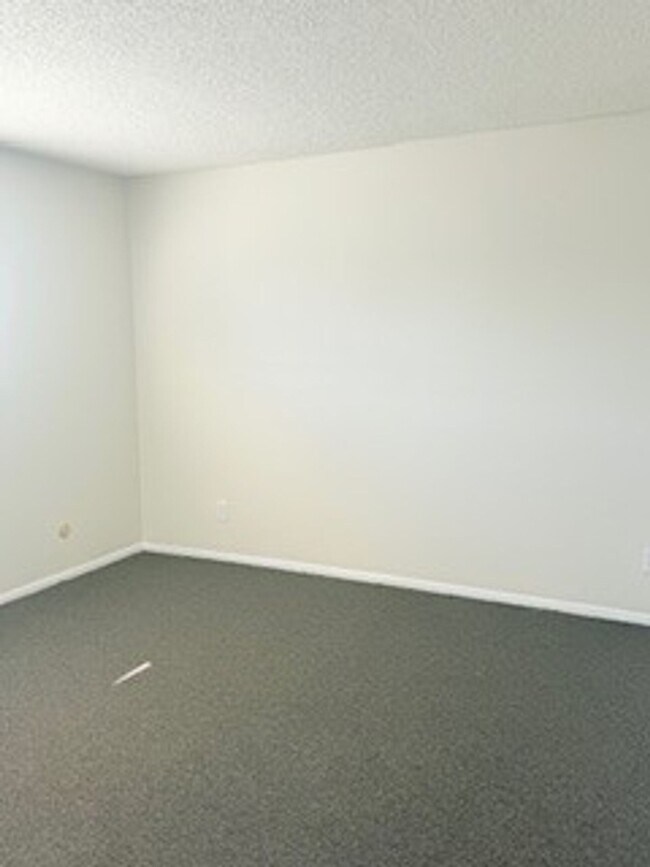 Building Photo - MOVE IN SPECIAL!!! $1,797 FOR THE FIRST FO...