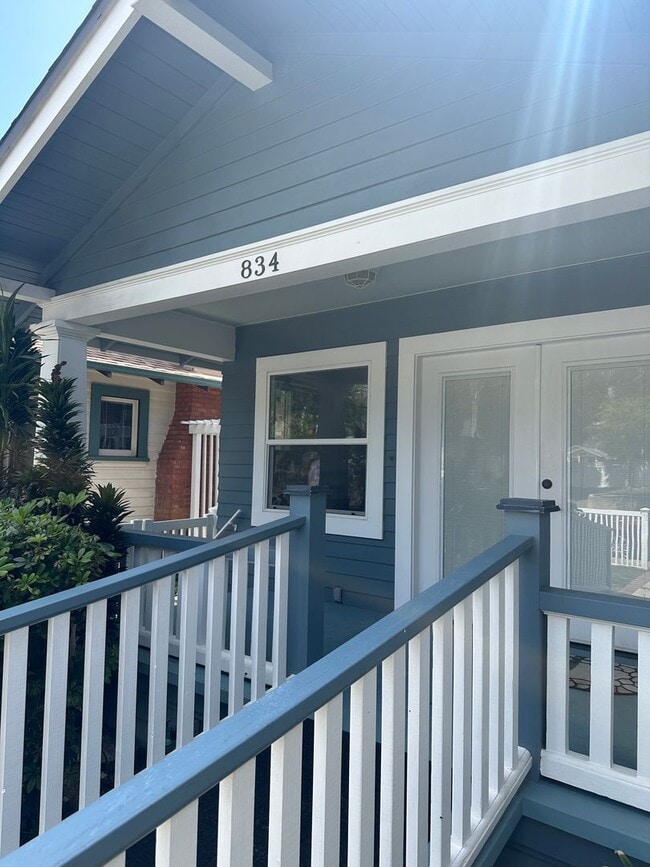 Building Photo - Downtown Craftsman - Live/Work - Zoned Mix...