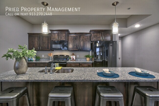 Building Photo - 12307 S Chelsea St