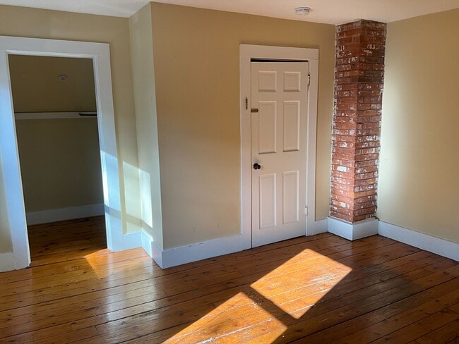 Building Photo - 190 Church St