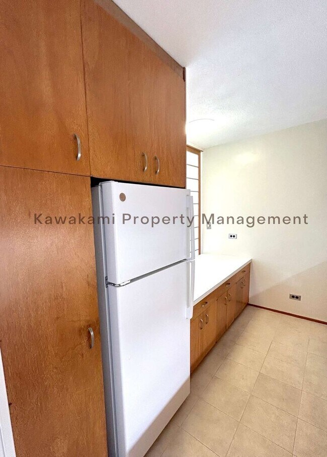 Building Photo - 18th Floor Queen Emma Gardens Apartment - ...