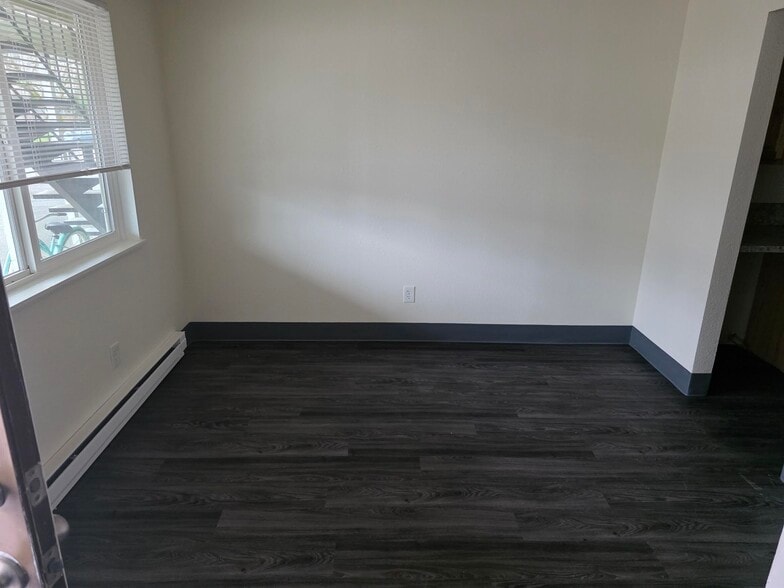 Building Photo - 300 Whitesell Ave W